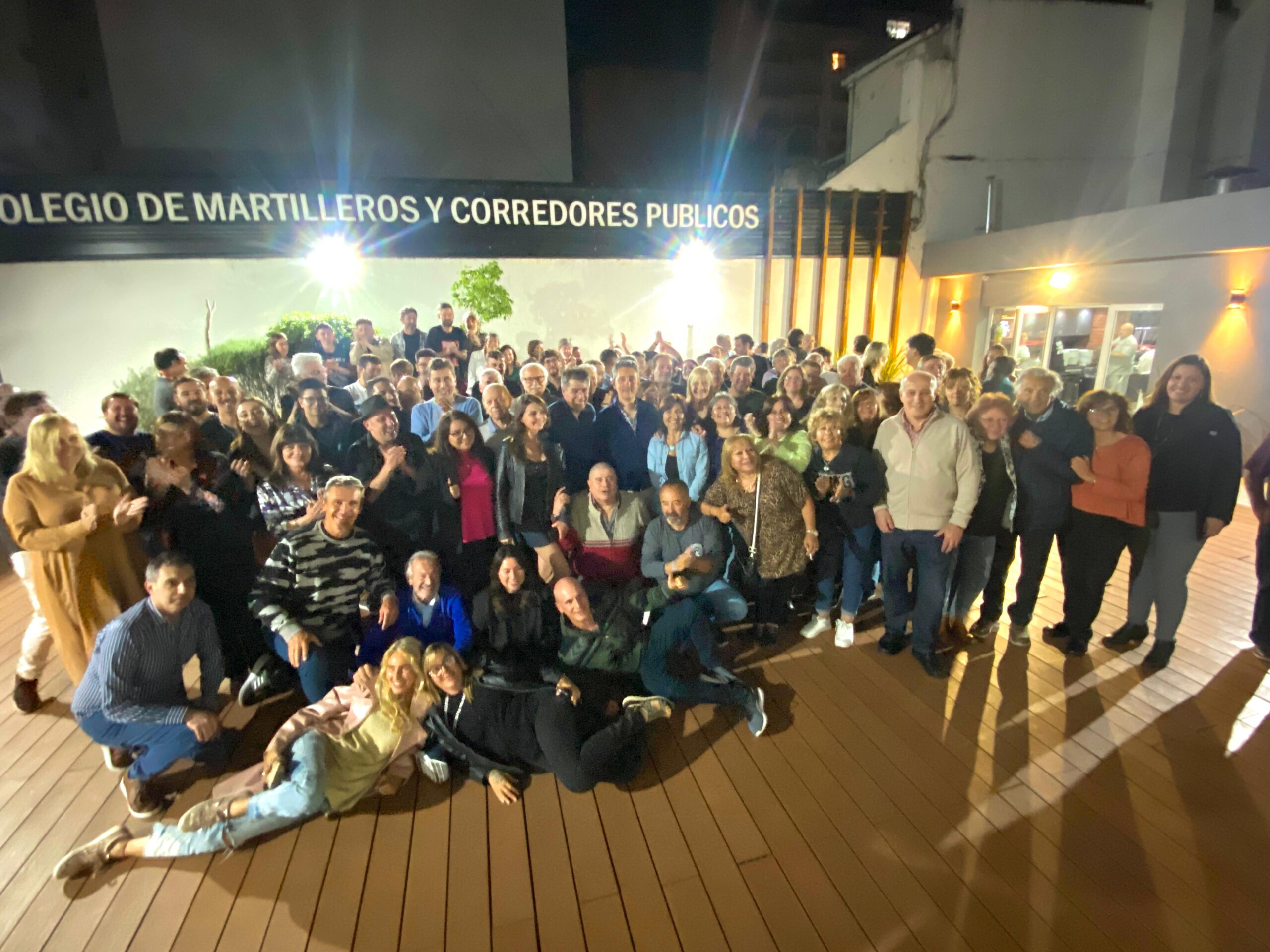 MARTILLEROS Y CORREDORES PÚBLICOS AGASAJARON A LA PRENSA