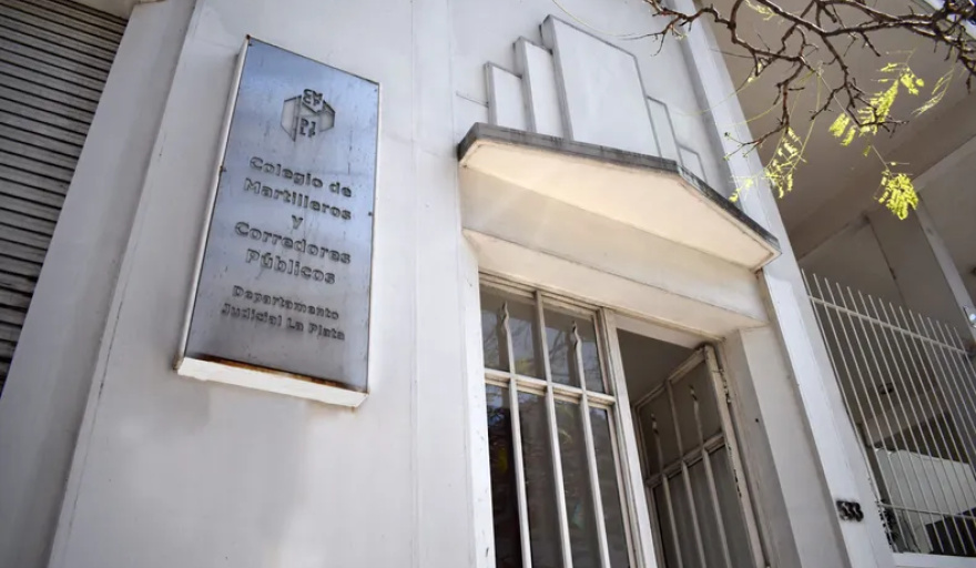 El Colegio de Martilleros de La Plata advirtió “por las operaciones inmobiliarias” de Viviana Yacoub